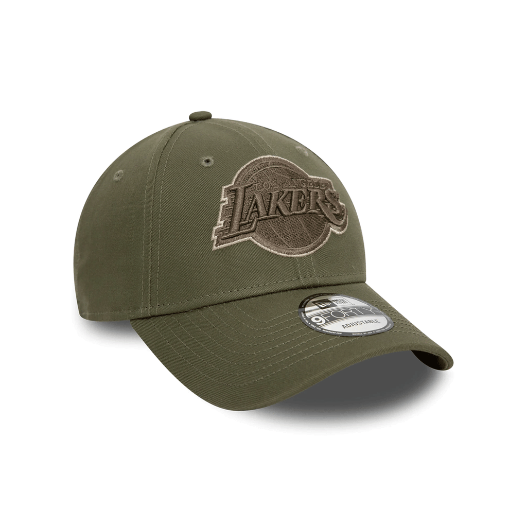 NEW ERA 9FORTY LOS ANGELES LAKERS TEAM OUTLINE OLIVE