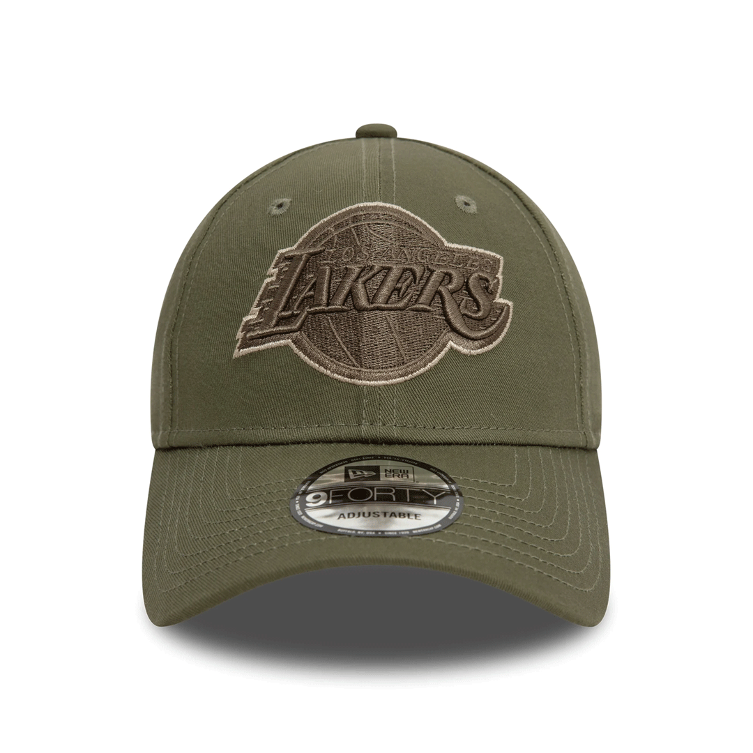 NEW ERA 9FORTY LOS ANGELES LAKERS TEAM OUTLINE OLIVE