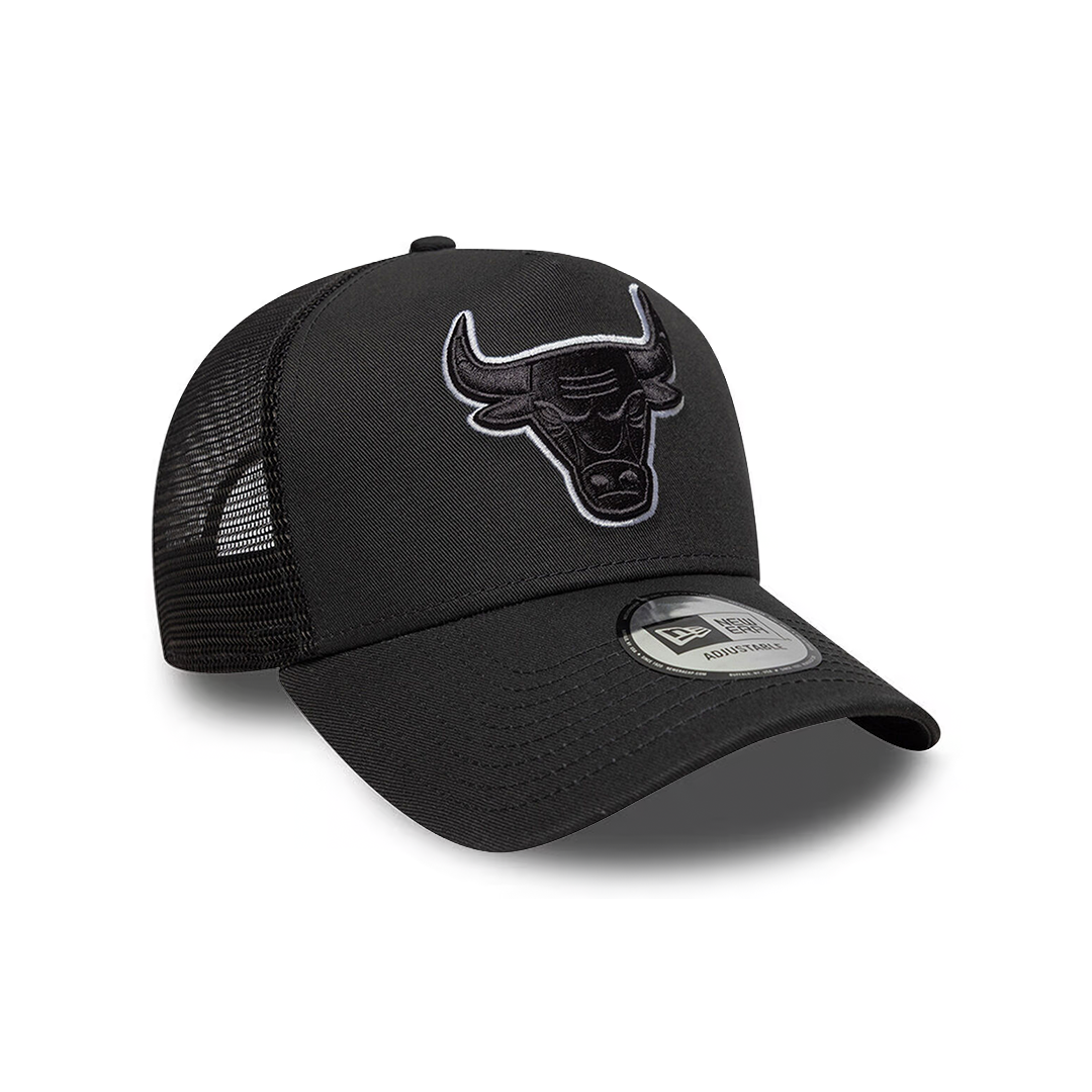 NEW ERA 9FORTY A-FRAME CHICAGO BULLS OUTLINE BLACK EDITION TRUCKER