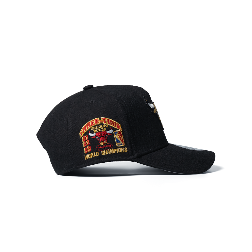NEW ERA 9FORTY A-FRAME CHICAGO BULLS 3X WORLD CHAMPIONS BLACK PRIME EDITION