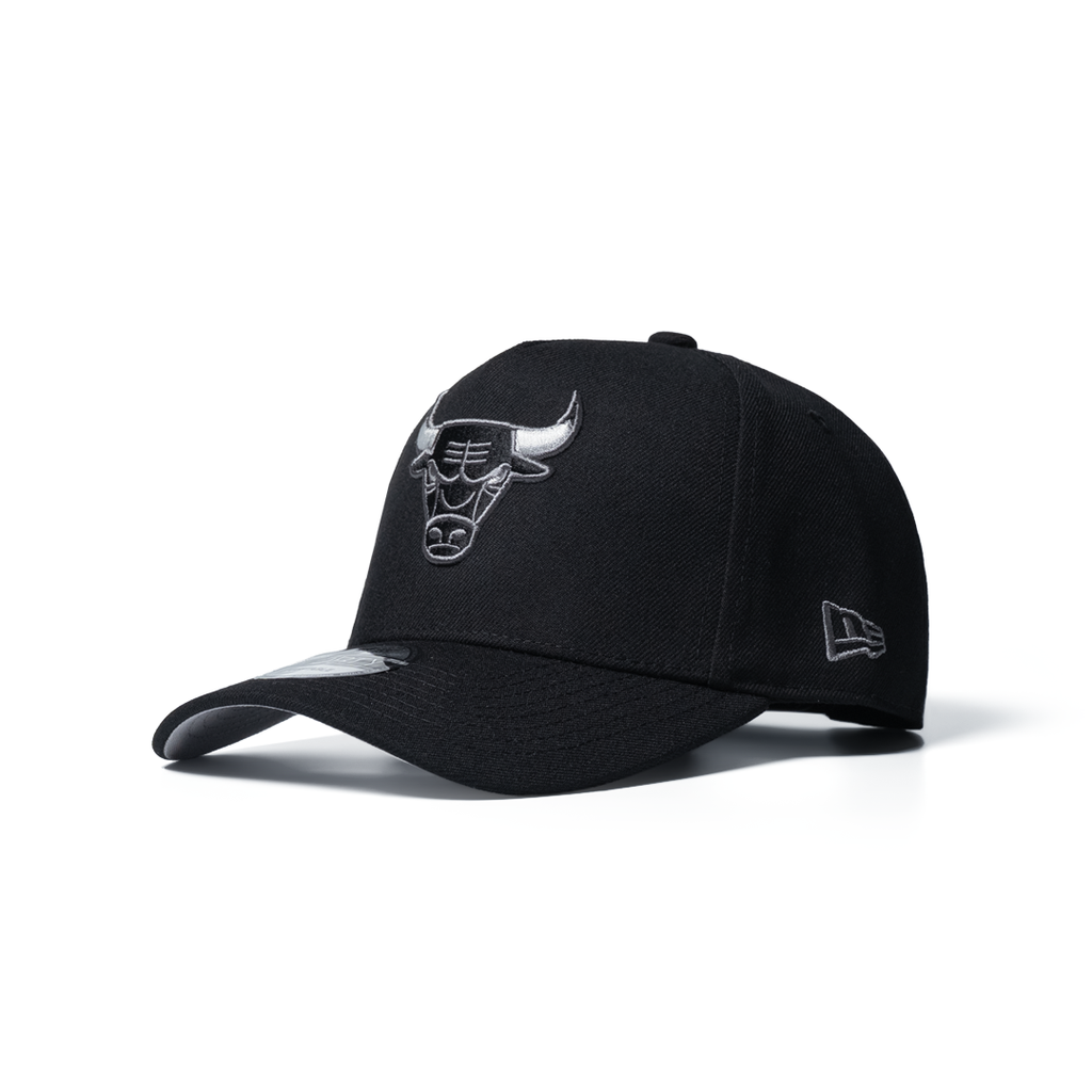 NEW ERA 9FORTY A-FRAME CHICAGO BULLS 6X CHAMPS BLACKOUT METALLIC EDITION