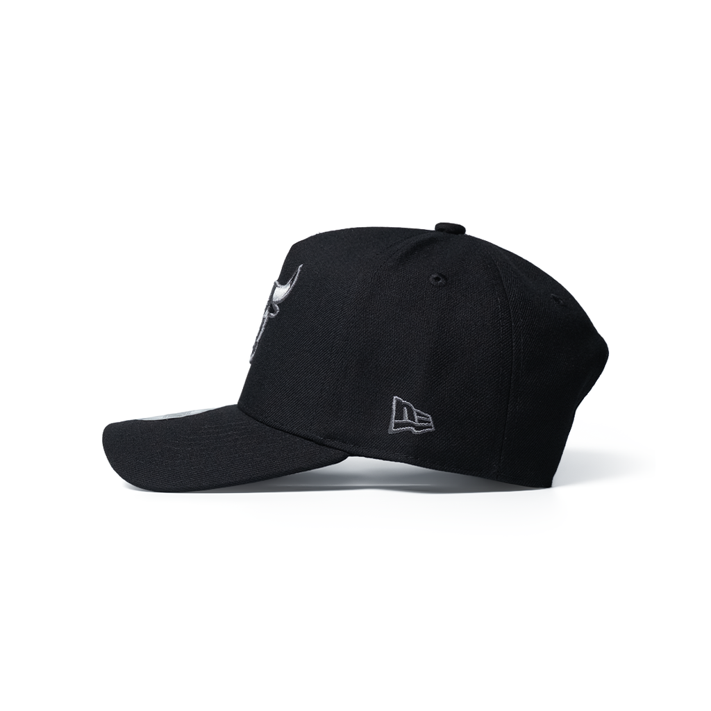 NEW ERA 9FORTY A-FRAME CHICAGO BULLS 6X CHAMPS BLACKOUT METALLIC EDITION