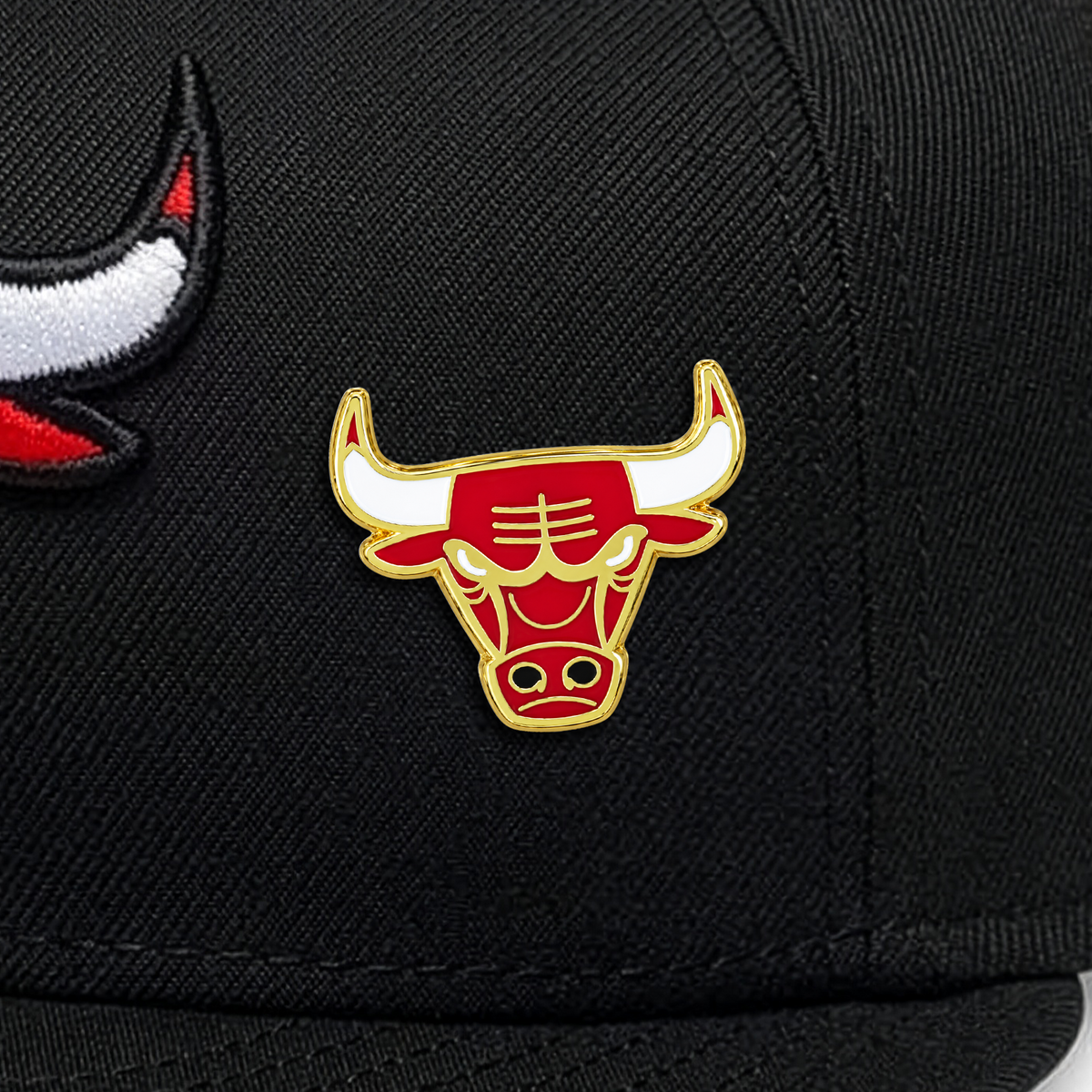 CHICAGO BULLS GOLD LOGO PIN
