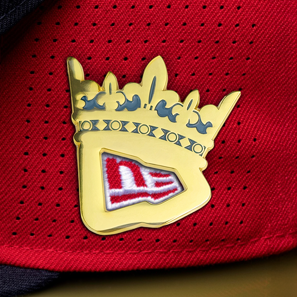 GOLD CROWN PIN