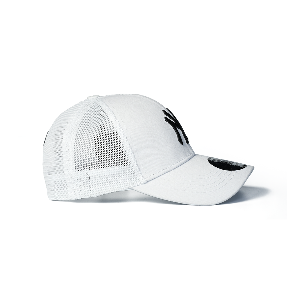 NEW ERA 9FORTY NEW YORK YANKEES HOME FIELD WHITE TRUCKER