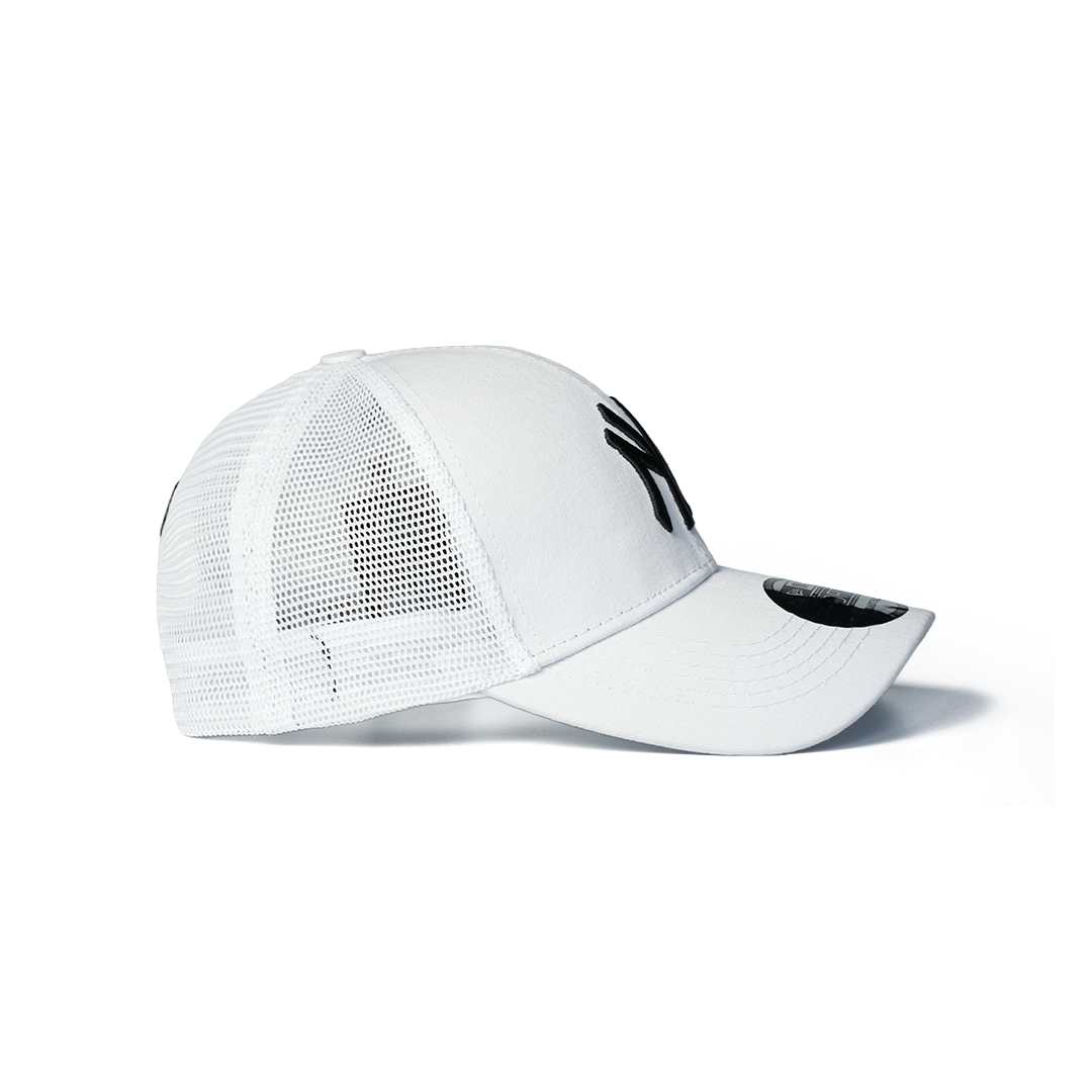 NEW ERA 9FORTY NEW YORK YANKEES HOME FIELD WHITE TRUCKER