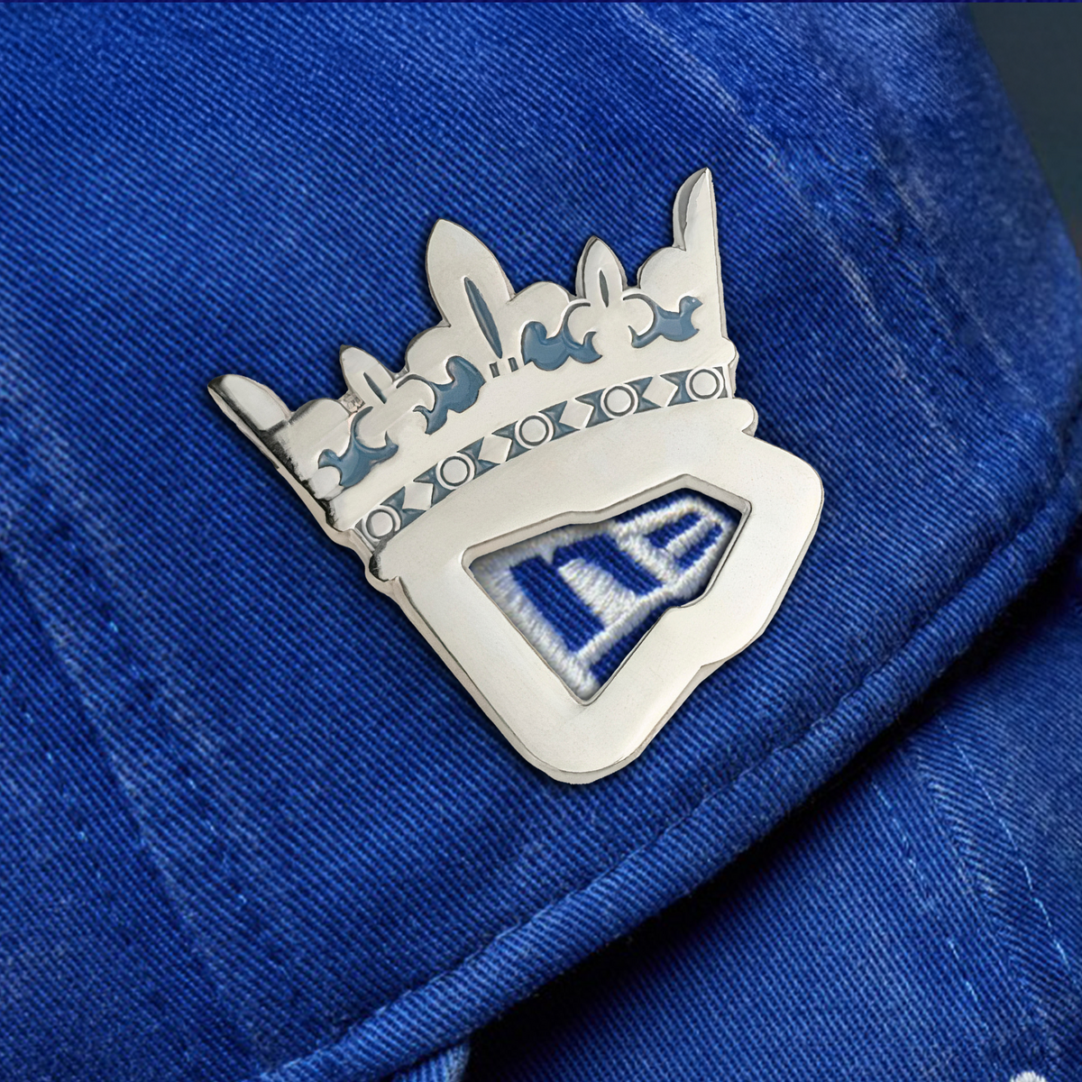 SILVER CROWN PIN