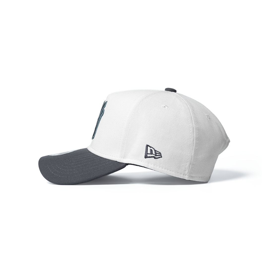 NEW ERA 9FORTY A-FRAME NEW YORK YANKEES WORLD SERIES 2000 FADE STONE TWO TONE EDITION