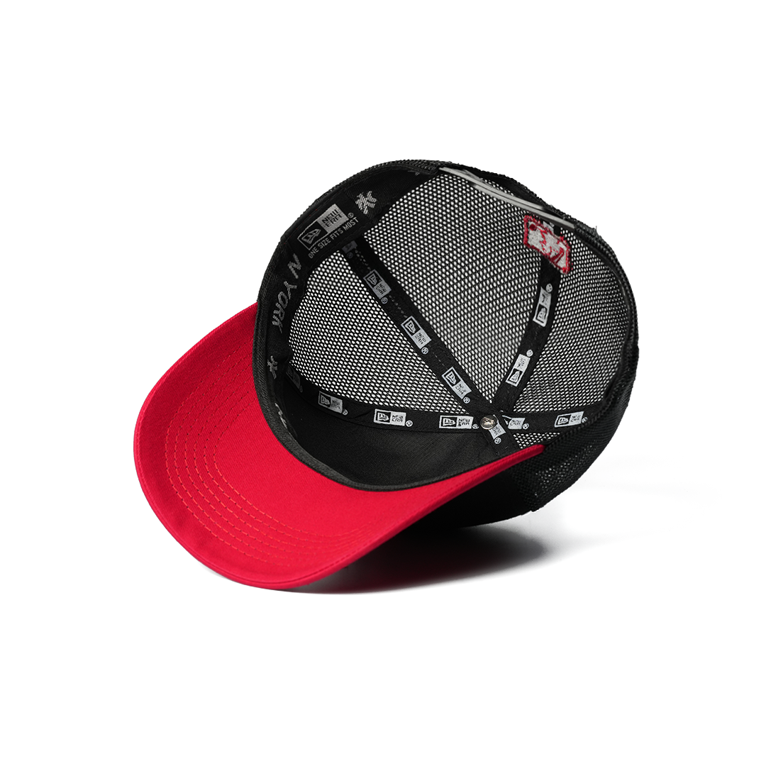 NEW ERA 9FORTY NEW YORK YANKEES HOME FIELD BLACK/RED TRUCKER