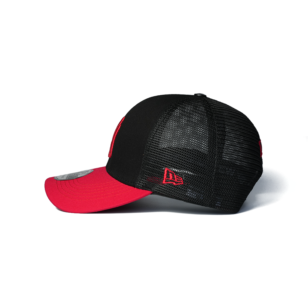 NEW ERA 9FORTY NEW YORK YANKEES HOME FIELD BLACK/RED TRUCKER
