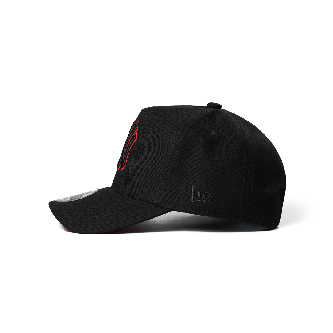 NEW ERA 9FORTY A-FRAME NEW YORK YANKEES WORLD SERIES 1999 BLACK AND RED