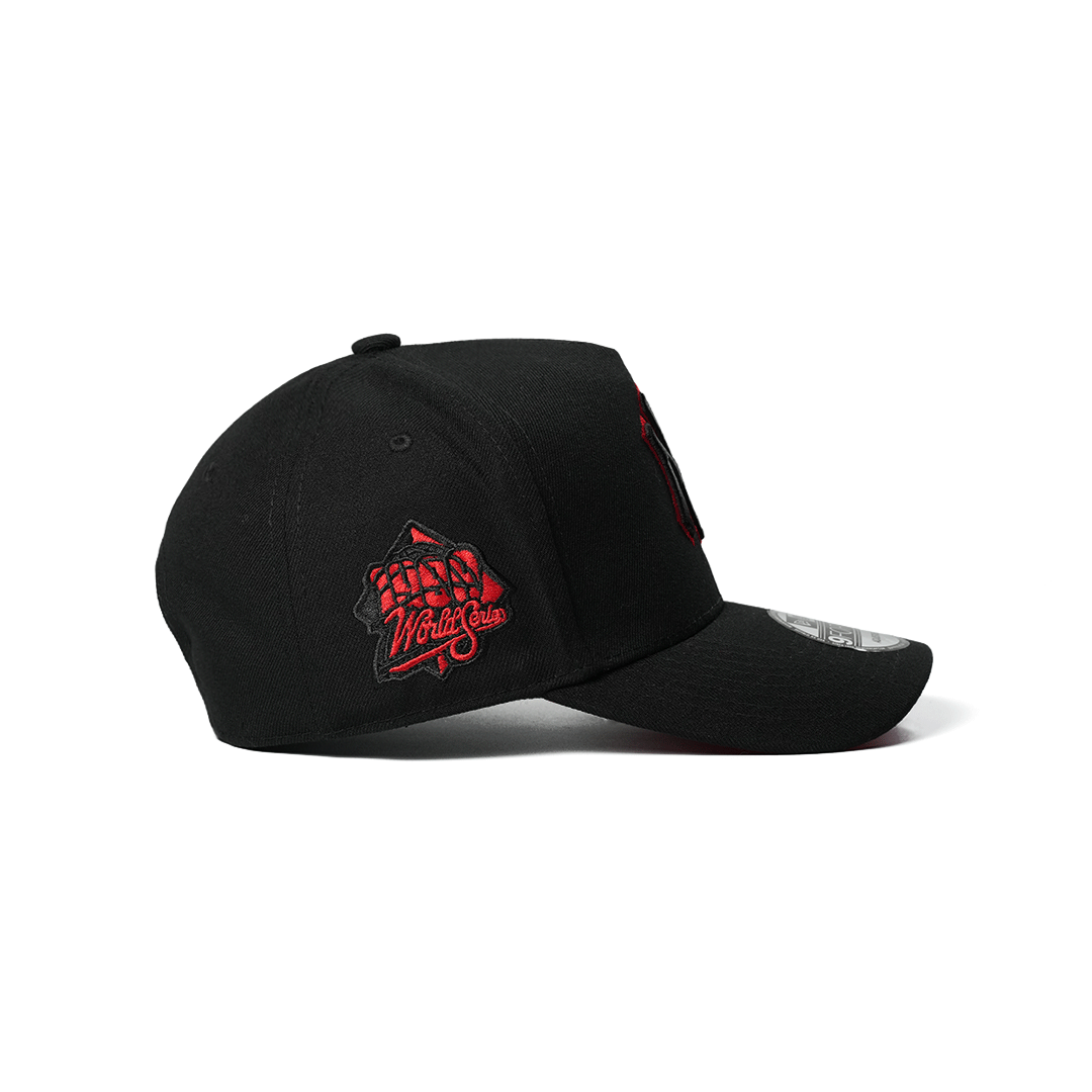 NEW ERA 9FORTY A-FRAME NEW YORK YANKEES WORLD SERIES 1999 BLACK AND RED