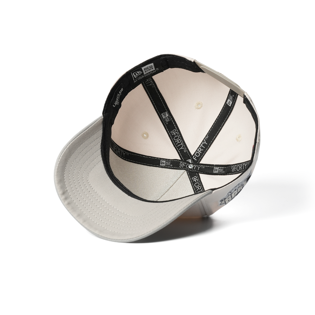 NEW ERA 9FORTY A-FRAME NEW YORK YANKEES WORLD SERIES 1999 CHROME METALLIC TWO TONE EDITION