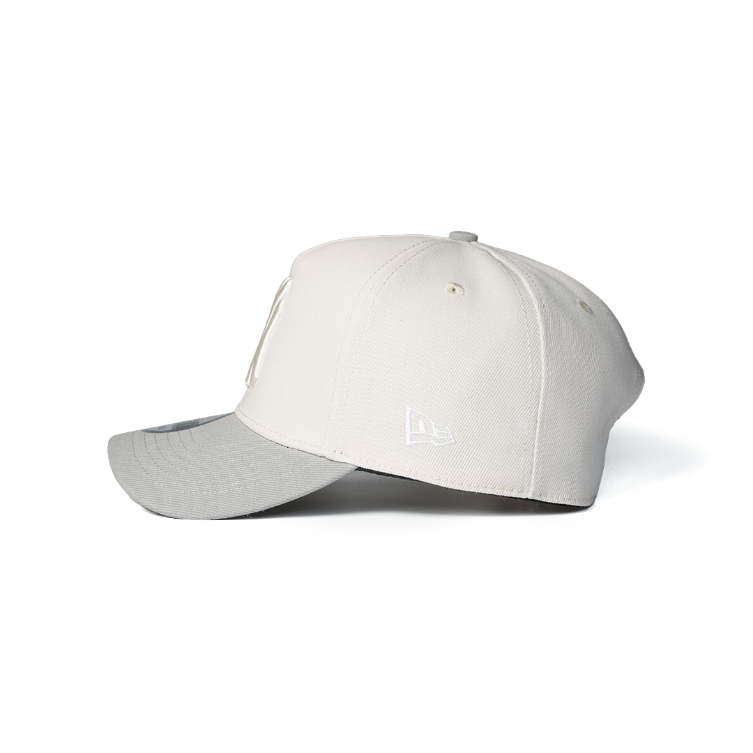 NEW ERA 9FORTY A-FRAME NEW YORK YANKEES WORLD SERIES 1999 CHROME METALLIC TWO TONE EDITION